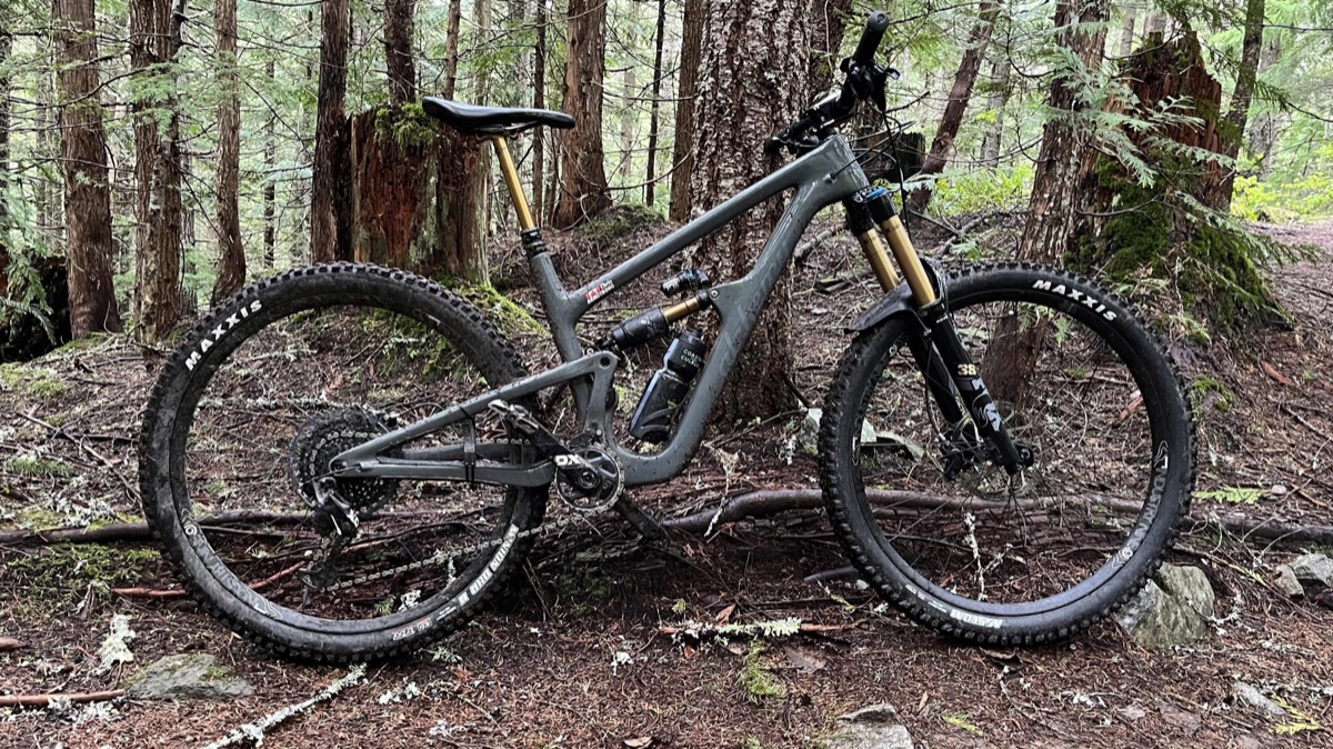 Alchemy Arktos 150mm. Whistlermountainbike