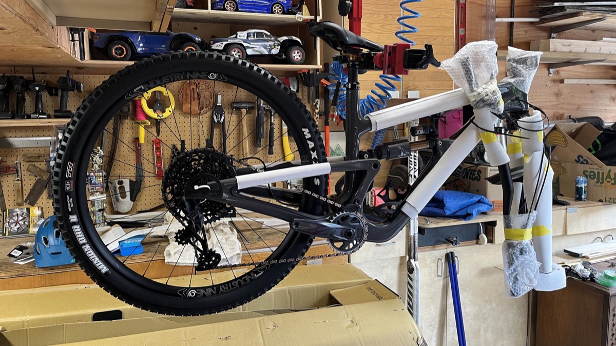 https://whistlermountainbike.com/images/stories/2022/alchemy-arktos-150-unboxing-m.jpg